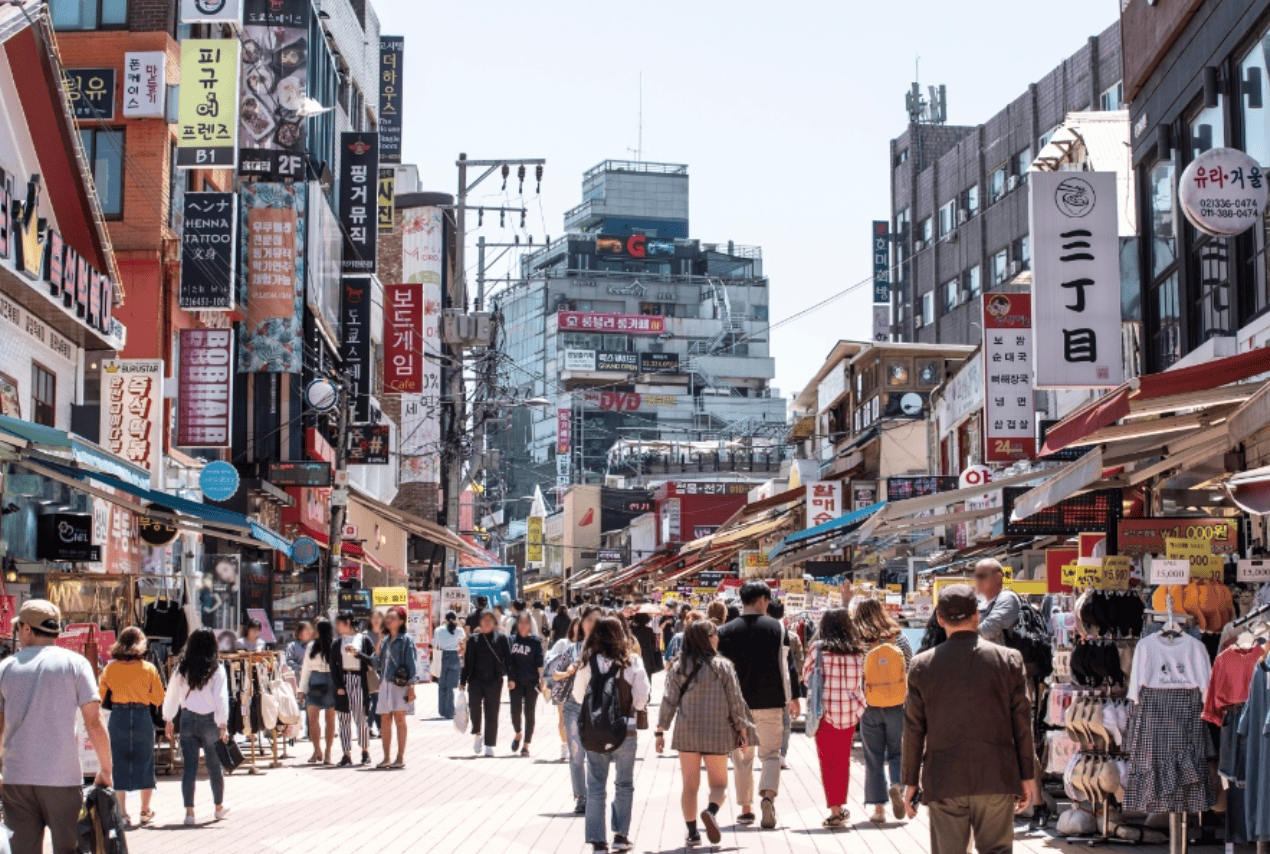 第二天：拥抱青春，感受现代城市的活力脉动